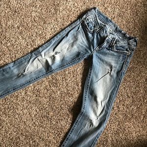 Super cute frayed Miss me jeans
